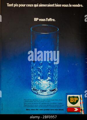 Werbungsseite für BP Tankstellen, veröffentlicht auf der Rückseite des französischen Nachrichten- und People-Magazins Paris-Match, 1972, Frankreich Stockfoto