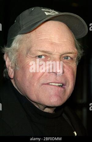 ***DATEI FOTO*** Schauspieler Brian Dennehy ist mit 81 verstorben. Brian Dennehy feiert die Eröffnungsveranstaltung von INHERIT THE WIND im Lyceum Theater mit einer After Party im Bryant Park Grill in New York City. 12. April 2007 Quelle: Joseph Marzullo/MediaPunch Stockfoto