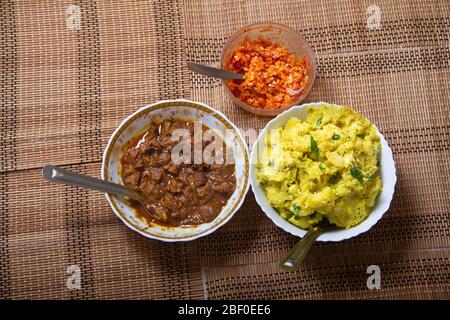 Kappayum Beef Ulathiyathum Central Travancore Style, Malabar Style, Kappayum Beef Ulathiyathum Mulaku Chamanthiyum Stockfoto