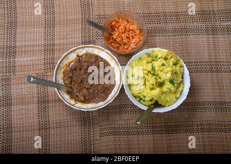 Kappayum Beef Ulathiyathum Central Travancore Style, Malabar Style, Kappayum Beef Ulathiyathum Mulaku Chamanthiyum Stockfoto