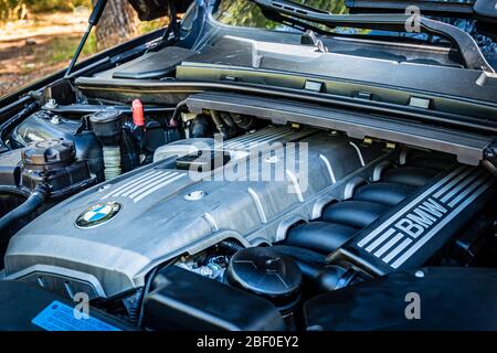 AUGUST 2017: BMW 3er E90 330i Sparkling Graphite Luxuswagen Stockfoto