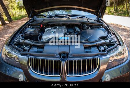 AUGUST 2017: BMW 3er E90 330i Sparkling Graphite Luxuswagen Stockfoto