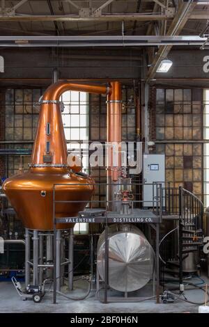 Ferndale, Michigan - The Valentine Distilling Co., eine handwerkliche Brennerei, die Wodka, Gin und Bourbon herstellt. Stockfoto