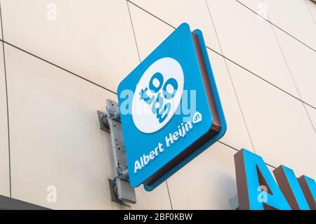 AH To Go Billboard an der Reguliersbreestraat Street in Amsterdam, Niederlande 2018 Stockfoto