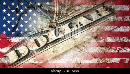 Schmutzige Flagge von Amerika mit Blutflecken, alte Grunge Textur und eine 1-Dollar-Rechnung Nahaufnahme. USA Nationalflagge mit Blutspritzern und uns fiat Geld m Stockfoto