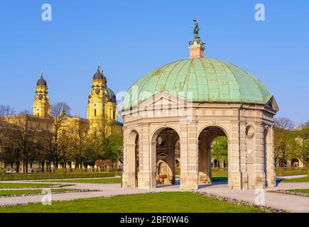 Diana-Tempel im Hofgarten, Theatinerkirche, Altstadt, München, Oberbayern, Bayern, Deutschland Stockfoto