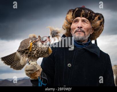 Mongolischer Adlerjäger, Bajan-Oelgii Provinz, Mongolei Stockfoto