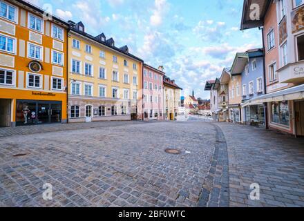 Menschenleere Marktstrasse, Bad Toelz, Isarwinkel, Oberbayern, Bayern, Deutschland Stockfoto