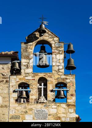 Glockenturm der Santa Vera Cruz Kapelle neben der Kathedrale von Astorga aus dem 15. Jahrhundert. Stockfoto