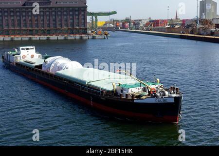 UNITANK Tank Farm Business für die Lagerung und Handhabung von Mineralölprodukten, Westhafen, Berlin, Deutschland Stockfoto