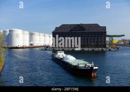 UNITANK Tank Farm Business für die Lagerung und Handhabung von Mineralölprodukten, Westhafen, Berlin, Deutschland Stockfoto