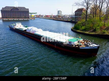 UNITANK Tank Farm Business für die Lagerung und Handhabung von Mineralölprodukten, Westhafen, Berlin, Deutschland Stockfoto