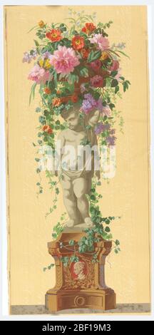 Dekorative Blende. Statue eines Säuglings, der auf einem mit Weinreben bedeckten Sockel mit einem burgunderroten Kamee in der Basis steht. Putti zeigt nach links und unterstützt einen Korb mit Blumen. Gedruckt auf einem holzgekörnigen Hintergrund. Stockfoto