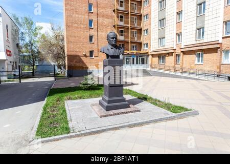 Samara, Russland - 6. Mai 2018: Denkmal für Sergej Korolev, den berühmten sowjetischen Raketenerfinder und Raumfahrzeugingenieur in der Nähe der Staatlichen Universität Samara Stockfoto