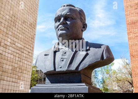 Samara, Russland - 6. Mai 2018: Denkmal für Sergej Korolev, den berühmten sowjetischen Raketenerfinder und Raumfahrzeugingenieur in der Nähe der Staatlichen Universität Samara Stockfoto