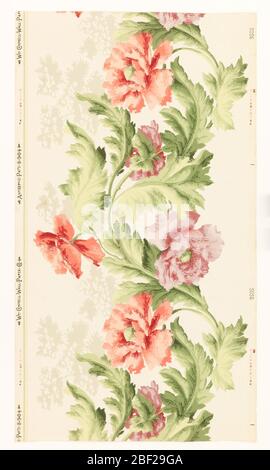 Frieze. Breiter Fries: Durchgehendes horizontales Serpentinenband aus rosa und Lavendel peonie-ähnlichen Blüten und grünem Laub. Gedruckt in Selvedge: 'WM. Campbell Wall Paper Co. Antiseptische Pat'd 8-9-04' Stockfoto