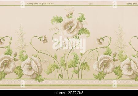 Frieze. Design der Mohnblüten an Stielen, abwechselnd hoch und niedrig. Band der Wellenrolle oder Guilloche entlang der unteren Kante. Jugendstil-Design. Stockfoto