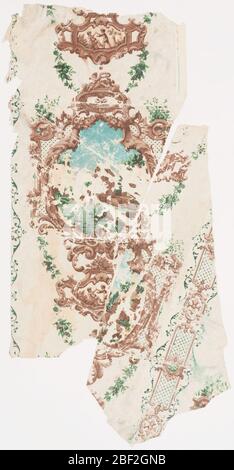 Seitenwand. Landschaftlich reizvolle Medaillon mit Gruppe alter Landhäuser rechts mit Steinmauer mit Teich in der Mitte, Katzenschwänze und Bäume rechts in Sepia, Blau und Grün gefärbt. Rokoko Rand von Kuppeln, Muscheln und Rollen um Medaillon. Stockfoto