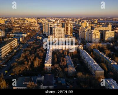 Abend Woronesch Skyline, Luftaufnahme von Drohne Stockfoto