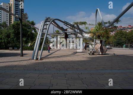 2000er Architektur Dekonstruktivistischer Dekonstruktivismus Skulptur Kunst Parc de la Diagonal Mar, Barcelona, Spanien Enric Miralles Benedetta Tagliabue EMBT Stockfoto