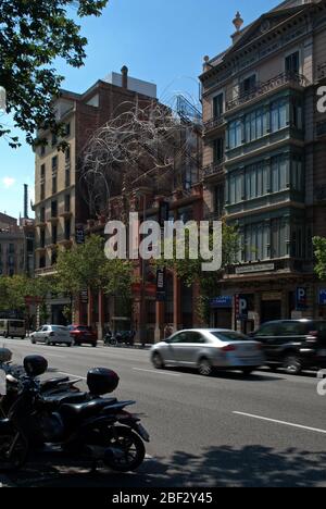 1880er Jahre Moderne Architektur Rote Ziegelsteine Mueum Galerie Fundacio Antoni Tapies, Carrer d'Arago, Barcelona, Spanien von Lluís Domènech i Montaner Stockfoto