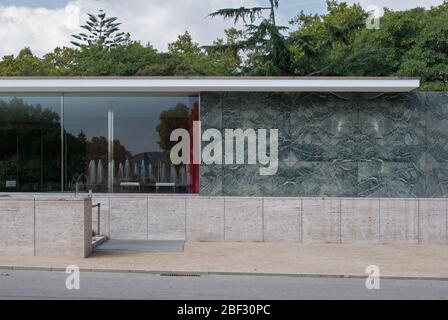 1920er Jahre ikonische Architektur Moderne Steinglas Minimalismus Deutscher Pavillon Barcelona Pavillon, Barcelona, Spanien von Mies Van der Rohe Lilly Reic Stockfoto