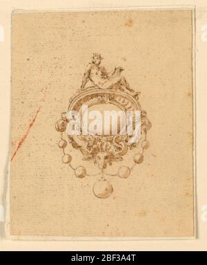 Design für Brosche mit Apollo. Schmuckdesign für eine Brosche. Ein ovaler Diamant wird von einem Escutcheon umrahmt, mit einer Spirale in der oberen Hälfte, Scrollwork in der unteren Hälfte, mit einem Widderkopf darunter. Von den Seiten hängen zwei Ketten mit je drei runden Diamanten. Unten ein größeres. Stockfoto