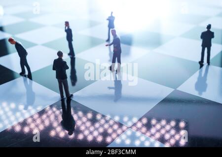 Miniaturunternehmer üben soziale Distanzierung, um die Ausbreitung des tödlichen Coronavirus zu verlangsamen Stockfoto