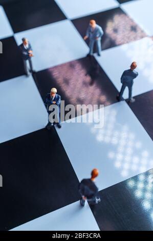Miniaturunternehmer üben soziale Distanzierung, um die Ausbreitung des tödlichen Coronavirus zu verlangsamen Stockfoto