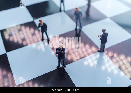 Miniaturunternehmer üben soziale Distanzierung, um die Ausbreitung des tödlichen Coronavirus zu verlangsamen Stockfoto