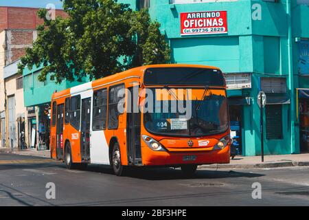 SANTIAGO, CHILE - NOVEMBER 2019: Transantiago-Bus in Estación Central Stockfoto