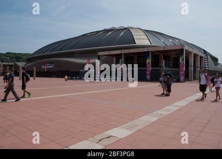 Architektur der 1990er Jahre Palau Sant Jordi Palast des Heiligen Georg, Passeig Olimpic, Anella Olímpica (Olympiapark), Montjuic, Barcelona, Spanien von Arata Isozaki Stockfoto