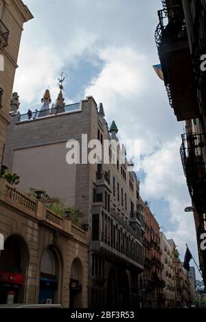 1880er Jahre Gotische Jugendstil Architektur Palau Güell, Carrer Nou de la rambla, El Ravel, Barcelona, Spanien wurde von Antoni Gaudi für Eusebi Güell Stockfoto