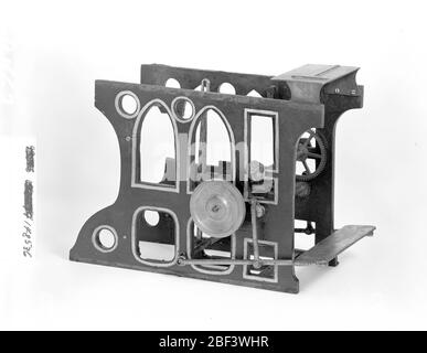 Patentmodell für eine Lithographische Druckpresse. Dieses Patentmodell demonstriert eine Erfindung für eine lithographische Druckmaschine, die das Patent Nr. 148530 erteilt wurde. Das Patent beschreibt eine selbstfärbende, selbstdämpfende Flachbettzylinderpresse. Patentinhaber Charles Waddie kam aus Edinburgh, Schottland, derzeit nicht zu sehen Stockfoto