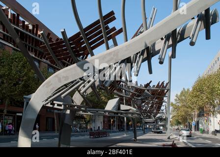 1990er Jahre DekonstruktivistInnen Dekonstruktivismus Architektur Stahlbau Pergoles de l'Avinguda Icaria, Barcelona, Spanien von Enric Miralles und Carme Pinos Stockfoto