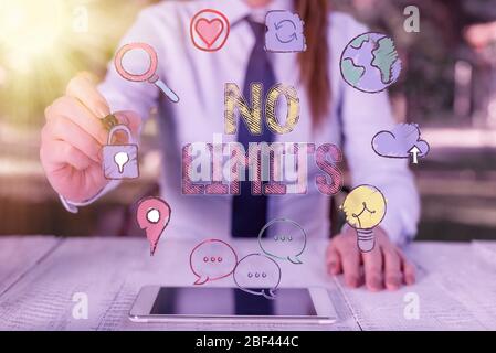 Textschild mit „Keine Grenzen“. Business-Foto-Text, um zu tun, was Sie können, ohne Einschränkungen und Zurückhalten Stockfoto