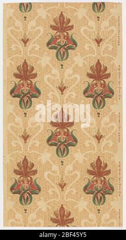 Seitenwand. Design im Jugendstil mit stilisierten Tulpen und Laub, die ein sich wiederholendes Motiv bilden. Florale Motive sind durch scrollende Blattrahmen getrennt. Gedruckt in Braun, Dunkelrot und Grün auf hellem Grund. Stockfoto