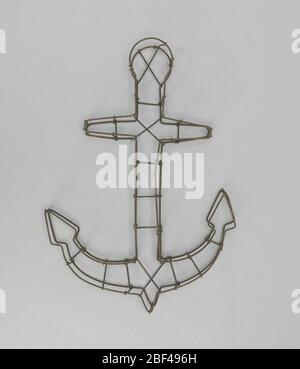 Anker für Drahtrahmen. Die Anordnung der Ankerblumen war schwierig zu arrangieren. Es erforderte enge Arbeit und präzise Umrippe, oder die Form des Blumenrahmens würde verloren gehen. Es war angebracht, zur Beerdigung von Männern oder Frauen jeden Alters zu senden. Stockfoto