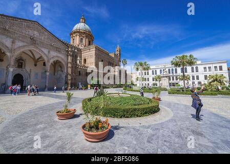 Kathedrale von Palermo und Gymnasium Vittorio Emanuele II in Palermo, Hauptstadt der autonomen Region Sizilien in Süditalien Stockfoto