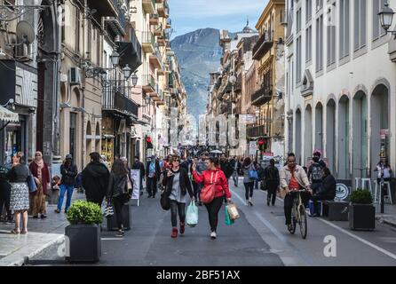 Via Maqueda Straße in Palermo, Hauptstadt der autonomen Region Sizilien in Süditalien Stockfoto