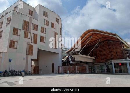 Architektur der 1990er Jahre Alter und neuer Markt Santa Caterina, Barri Gotic, Ciutat Vella, Barcelona, Spanien EMBT Architekten Enric Miralles Benedetta Tagliabue Stockfoto