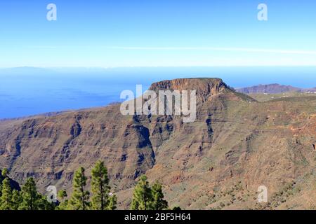 Landschaft La Gomera, das Tafelland La Fortaleza, Kanarische Inseln in Spanien, El Hierro im Hintergrund Stockfoto