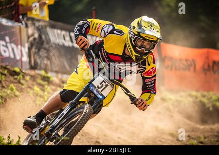 VAL DI SOLE, TRENTINO, ITALIEN - 22. AUGUST 2015. Mick Hannah (AUS) beim UCI Mountain Bike Downhill World Cup für das Team Polygon UR Stockfoto