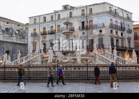 Der Praetorian-Brunnen auf der Piazza Pretoria wird auch als "Platz der Schande" in der Stadt Palermo auf der Insel Sizilien in Süditalien bezeichnet Stockfoto