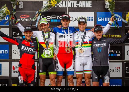 MONT SAINTE ANNE, KANADA - 10. AUGUST 2013. UCI Mountain Bike Cross Country World Cup Podium: 1. Julien Absalon 2. Jose Hermida 3. Nino Schurter 4. Ra Stockfoto
