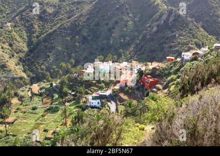 Bunte Häuser in Guaidil in der Nähe Vallehermoso Stadt und Tal auf der Insel La Gomera, Kanarische Inseln in Spanien Stockfoto