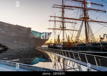 Royal Research Ship Discovery at Disvovery Point, Dundee mit V&A Museum Stockfoto