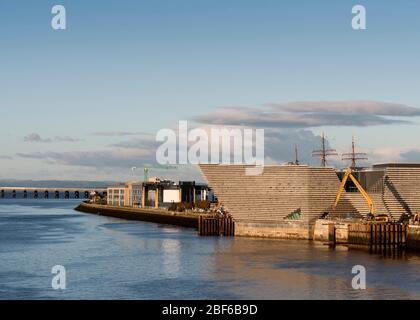 Royal Research Ship Discovery at Disvovery Point, Dundee mit V&A Museum Stockfoto