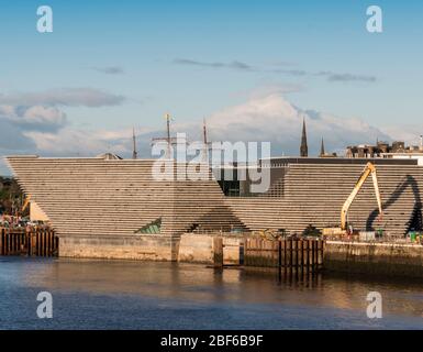 Royal Research Ship Discovery at Disvovery Point, Dundee mit V&A Museum Stockfoto