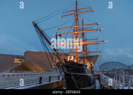 Royal Research Ship Discovery at Disvovery Point, Dundee mit V&A Museum Stockfoto